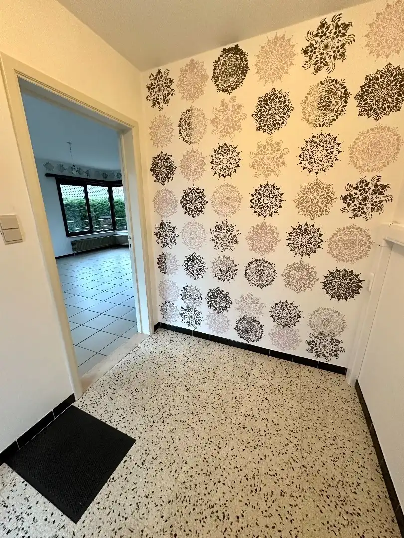 Halfopen woning met ruime tuin foto 2