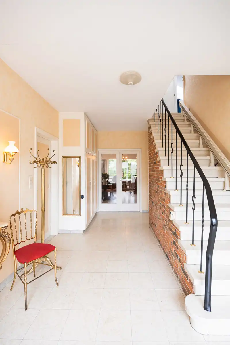Karaktervolle villa met veel potentieel op een riant perceel foto 10