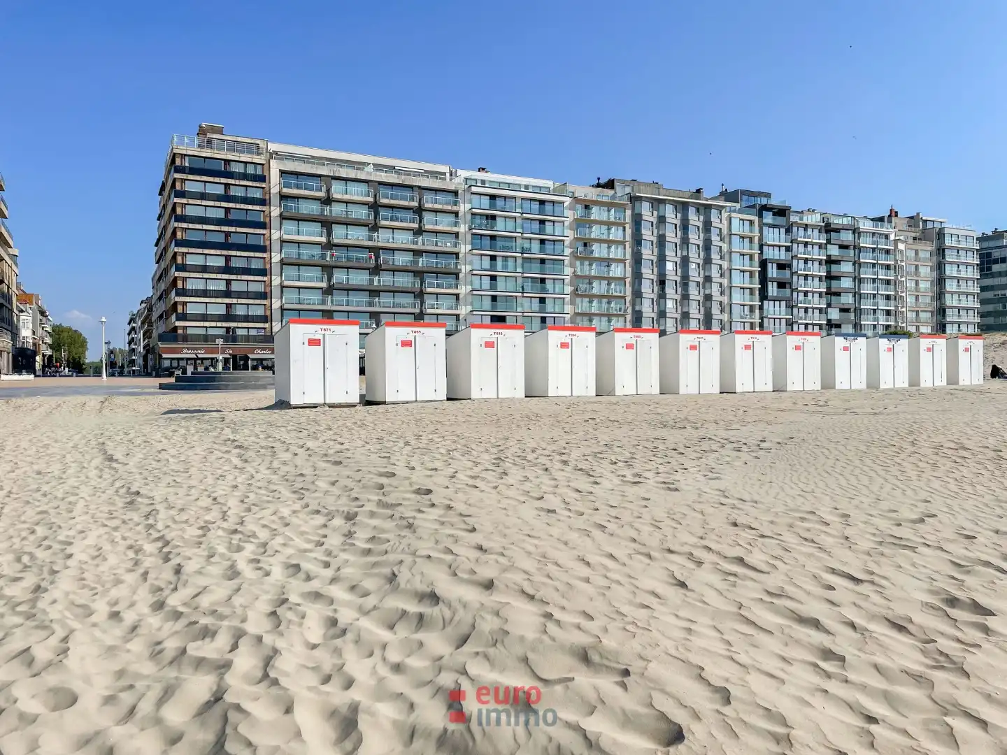 Lichtrijk appartement centraal op de Zeedijk van Nieuwpoort! foto 11