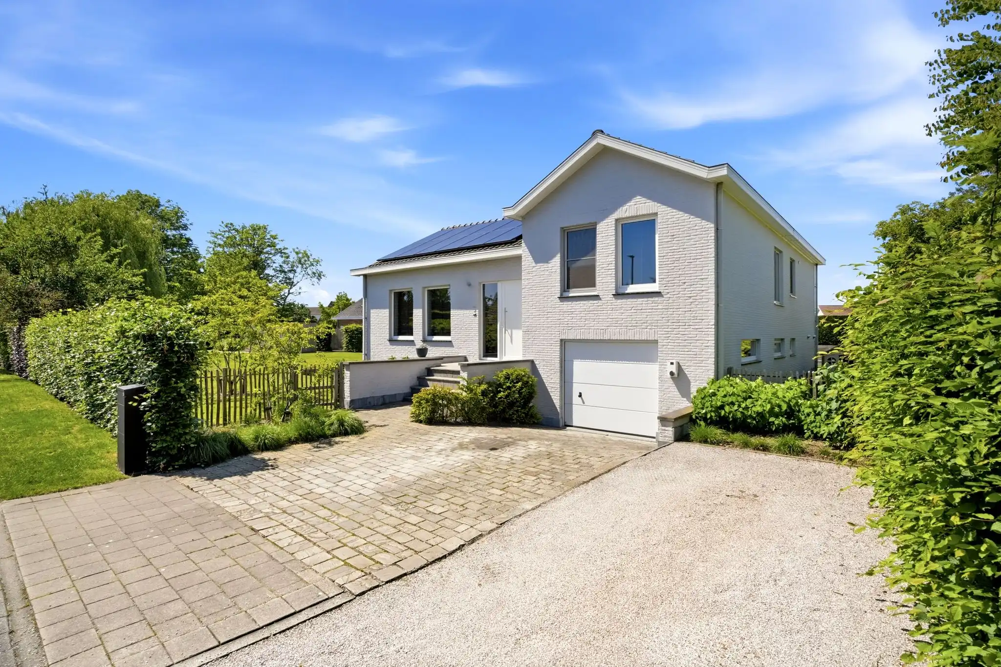 Instapklare woning (perceel 571m²) mét perceel bouwgrond (602m²) te Zedelgem foto {{pictureIndex}}