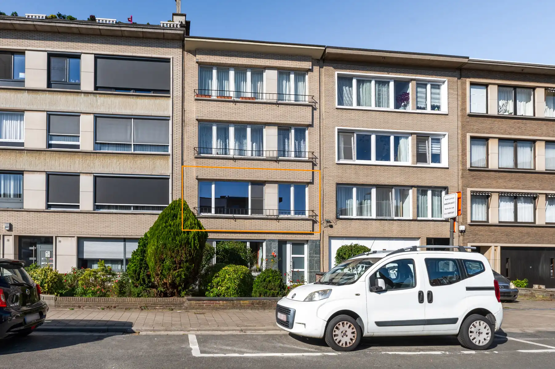 Stijlvol gerenoveerd appartement met terras en veel charme foto 17