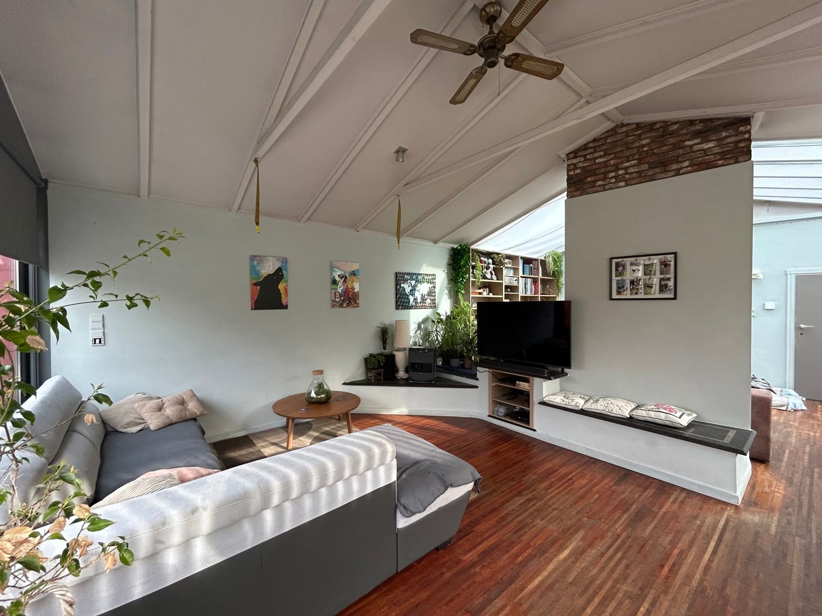 Op te frissen/ te renoveren woning nabij verbindingswegen foto 3