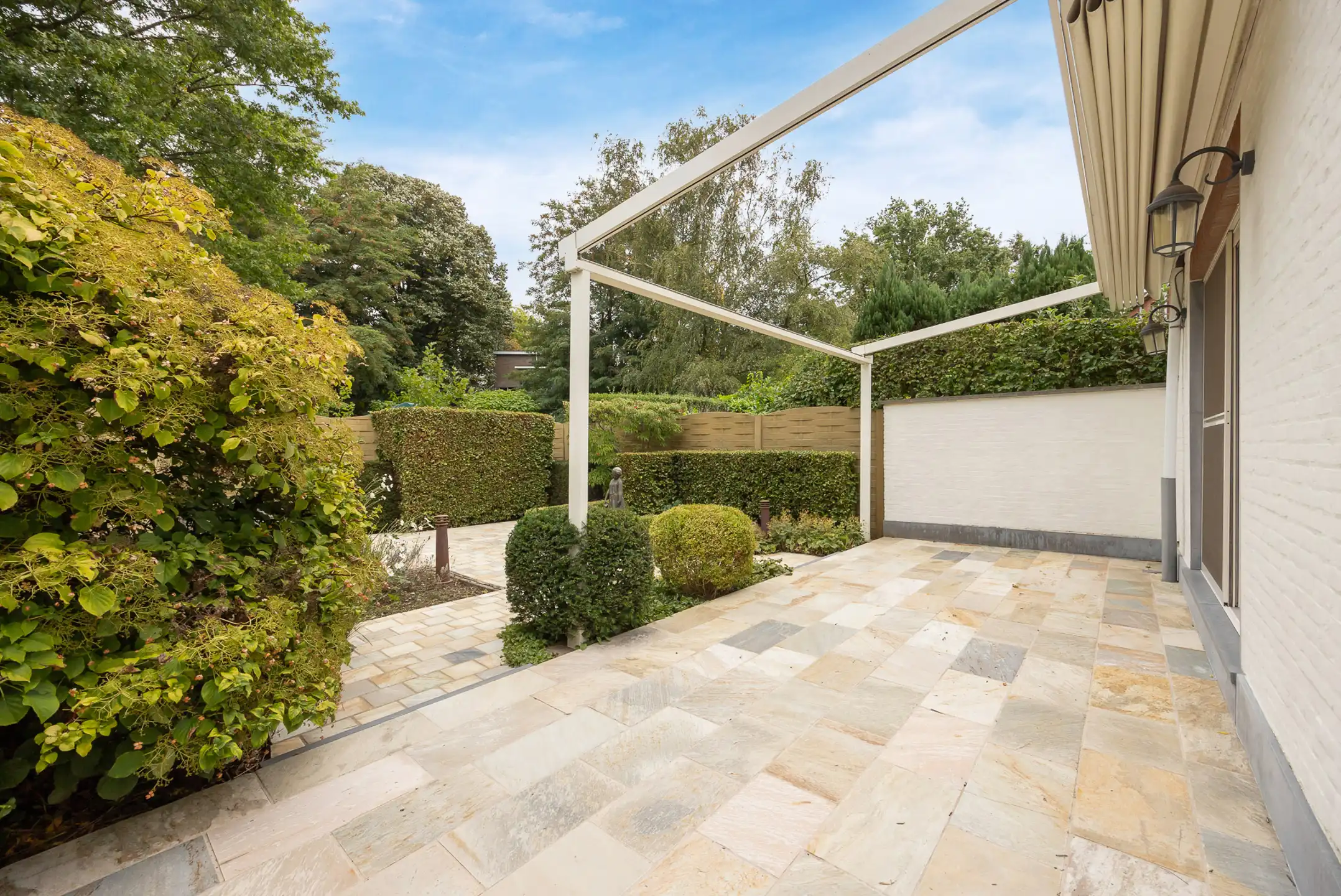 Charmante rietgedekte HOB met garage foto 15