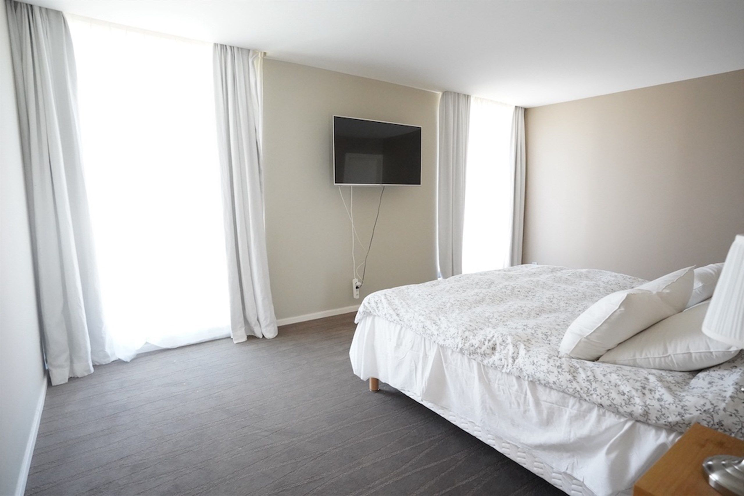 Strakke en efficiënte villa met bureel en 4 slaapkamers foto 24