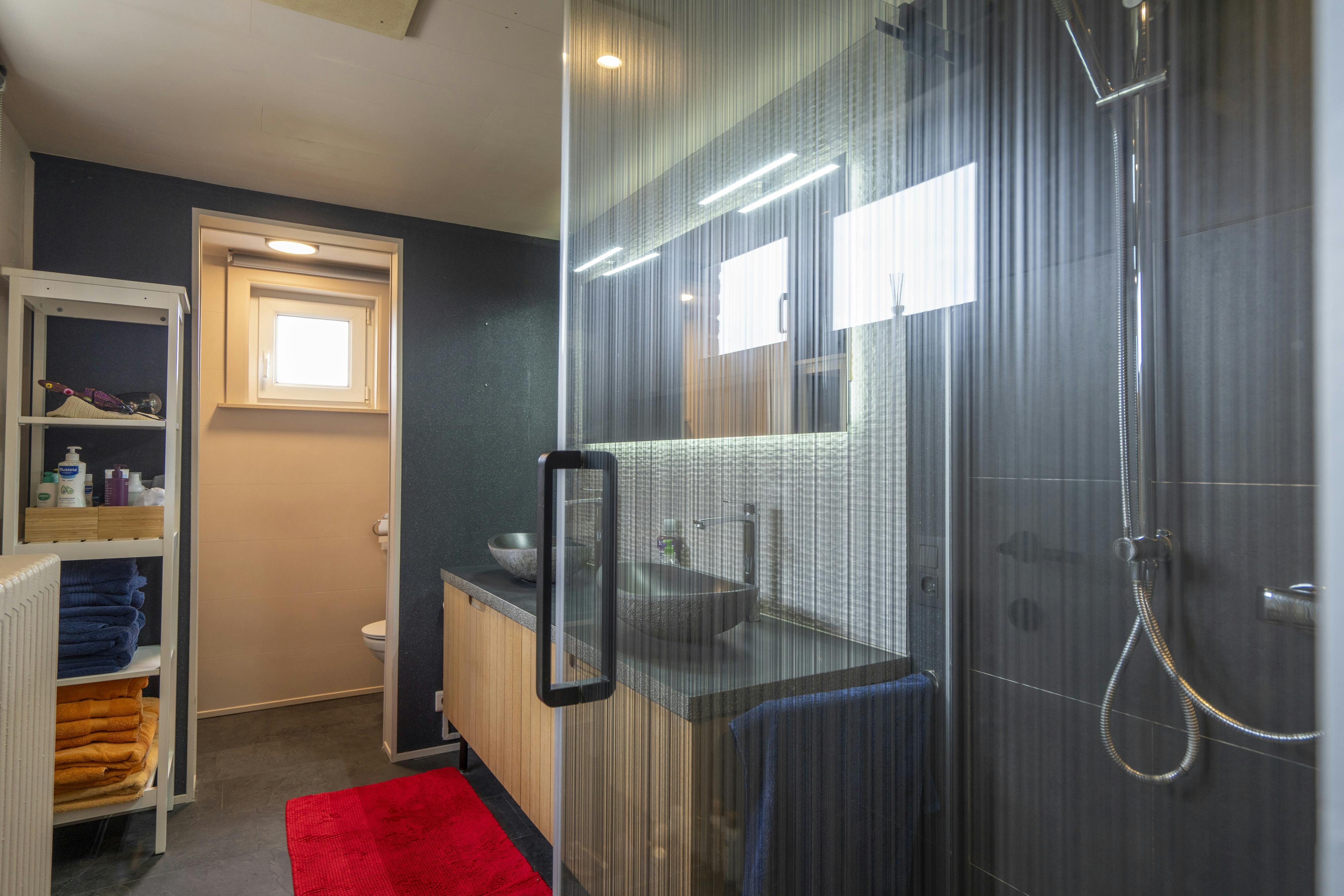 Gerenoveerde instapklare bel-etage woning te koop in Wevelgem! foto 9