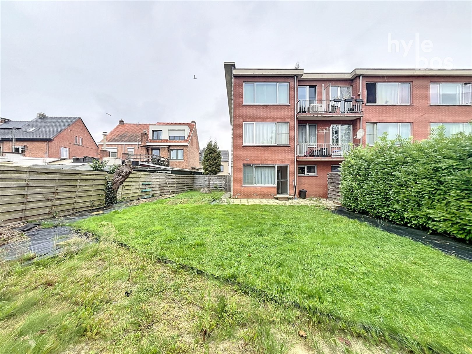 Gelijkvloers appartement met 2 slaapkamers, garage en ruime tuin foto 12