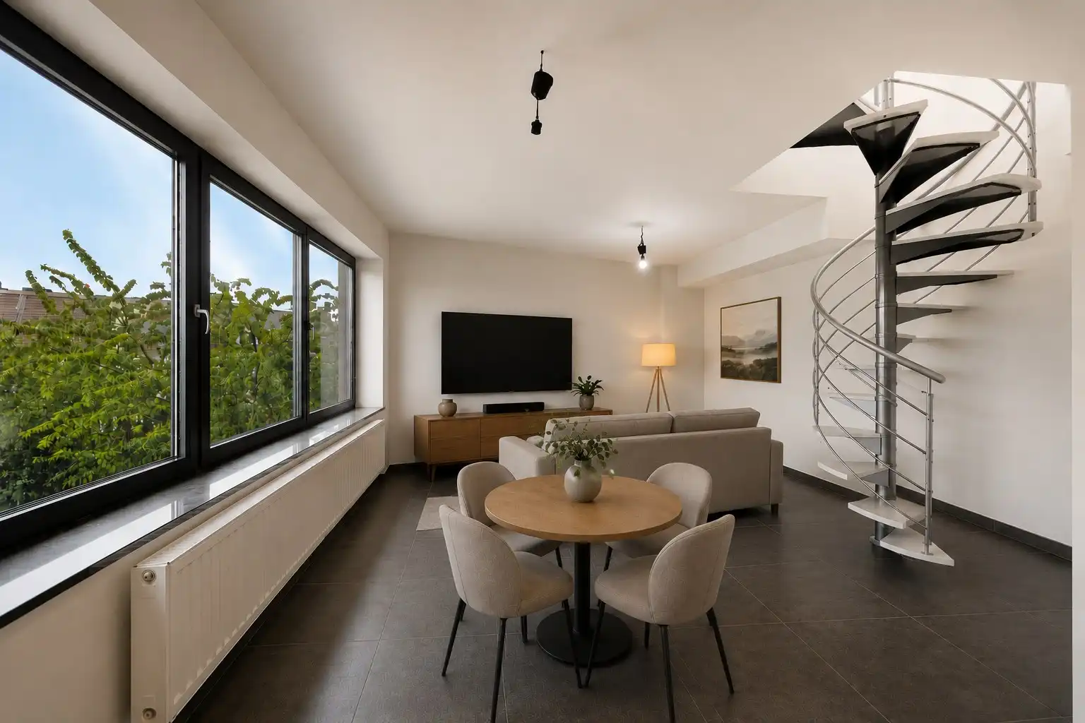 Instapklaar duplex app. met 2 slpk te centrum Halle foto {{pictureIndex}}
