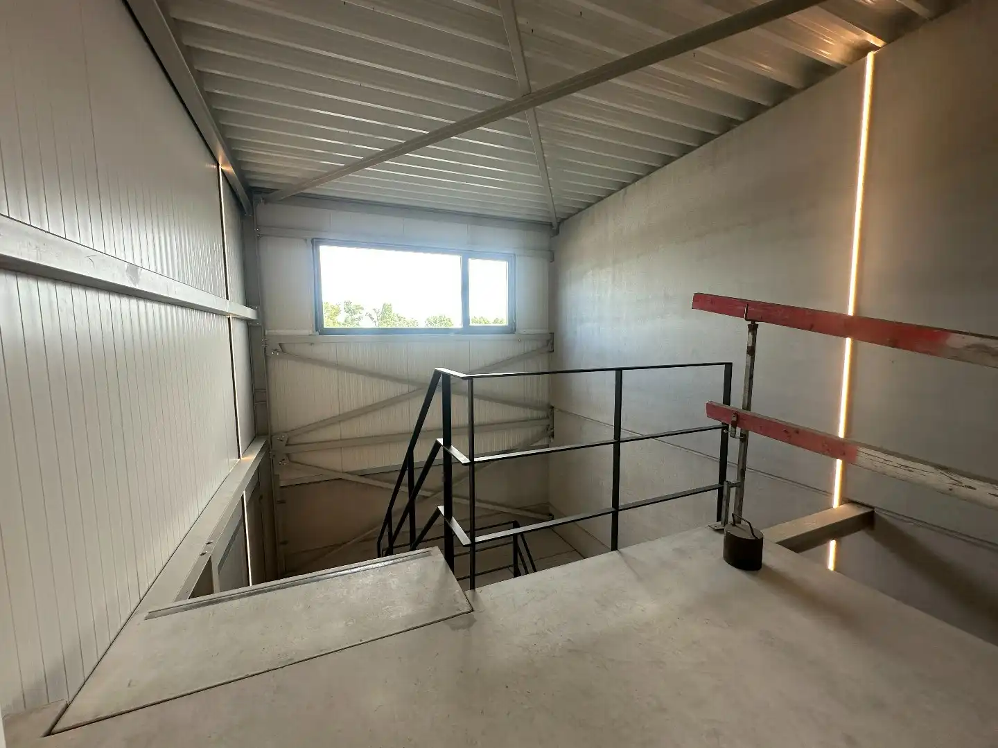 Prachtige kantoorruimte, 275 m², met private parking, gunstig gelegen te Torhout. foto 7