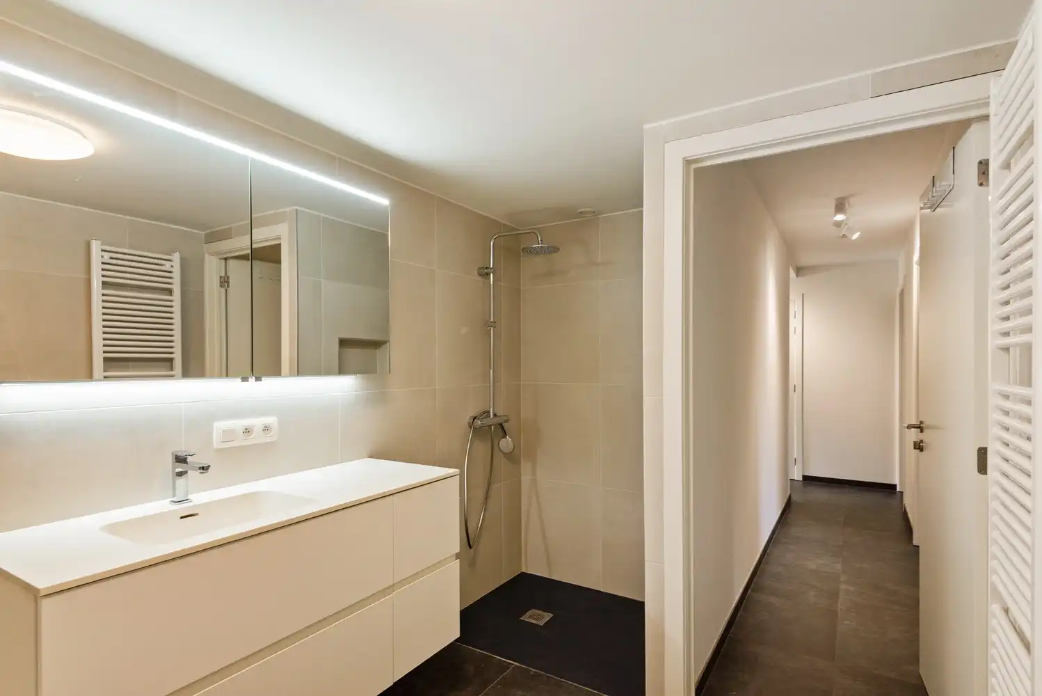 Instapklaar gelijkvloersappartement met 3 slaapkamers en een tuin in Wijnegem! foto 10