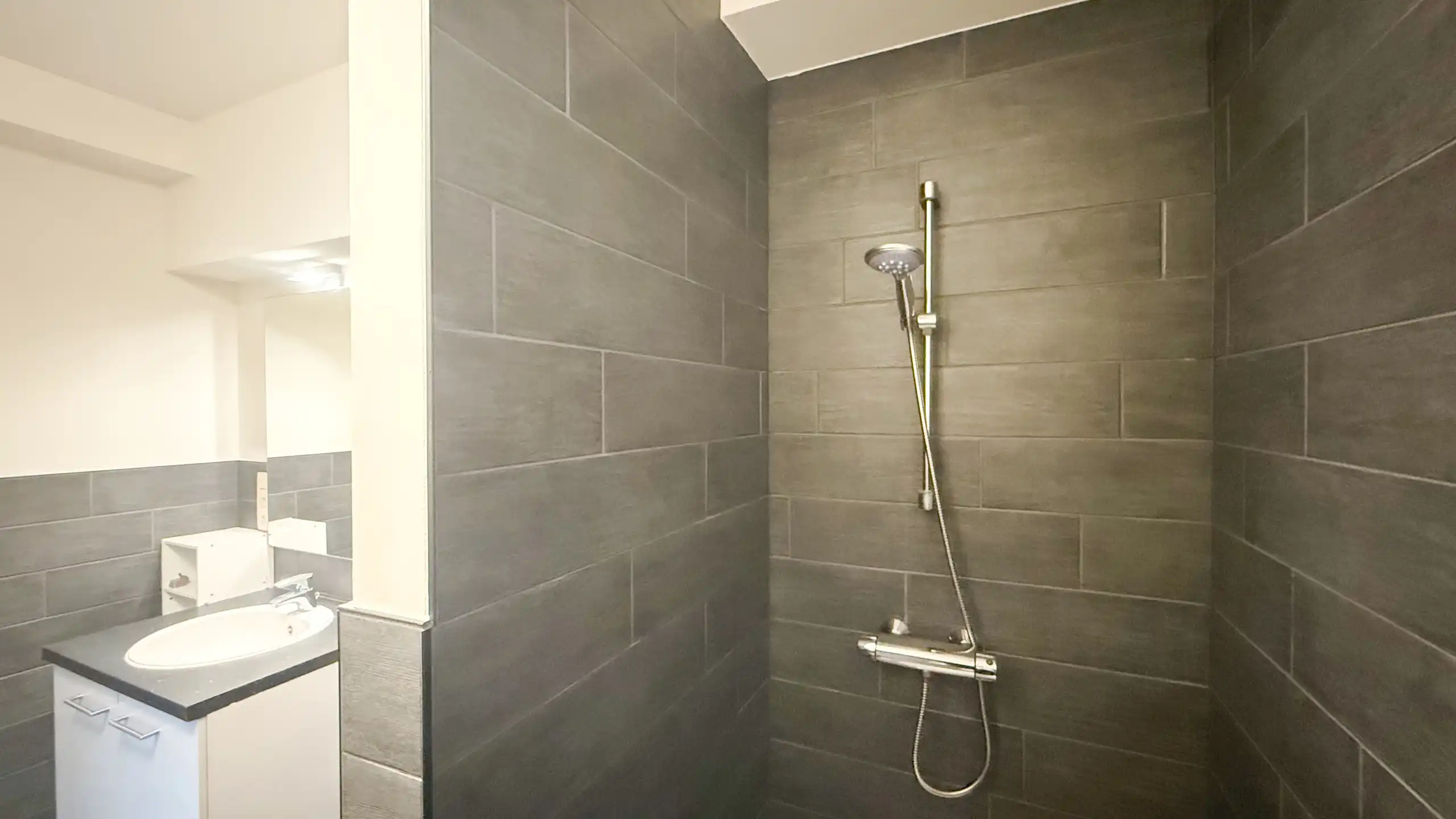 Veelzijdig investeringspand met 10 kamers, lift en kelder! foto 38