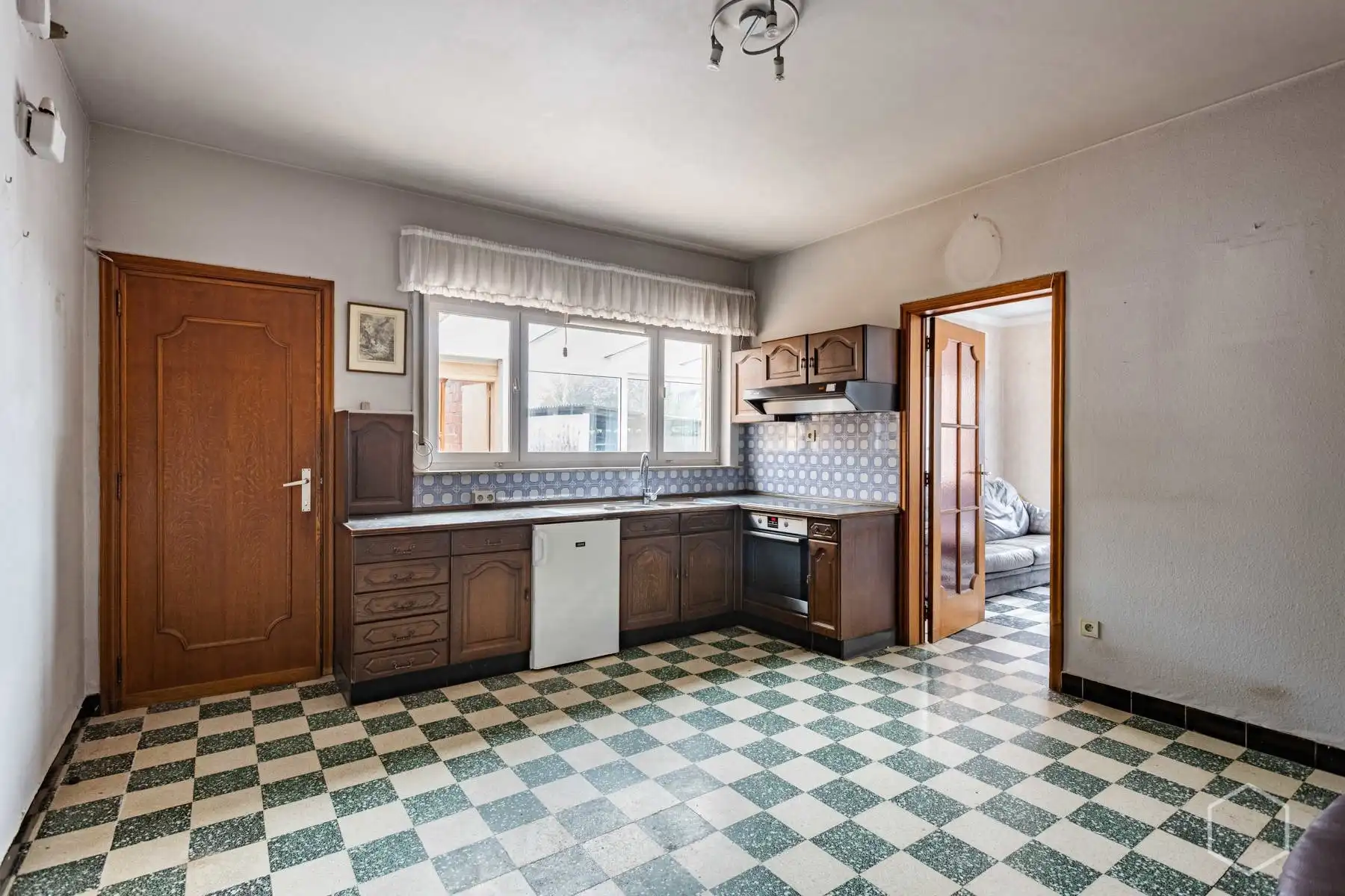 Te renoveren open bebouwing op 12a 59ca met garage van 290m² foto 7