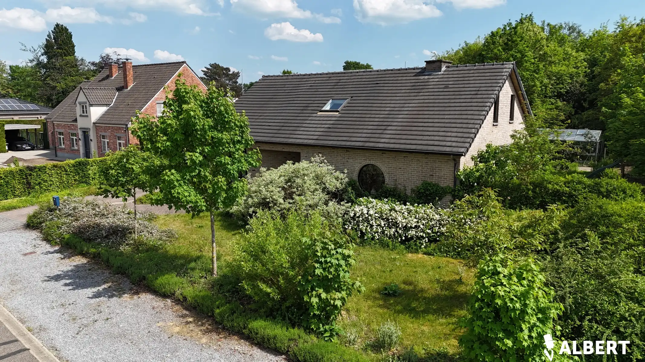  Ruime woning van 239m² op groot perceel  in Diepenbeek! foto 3