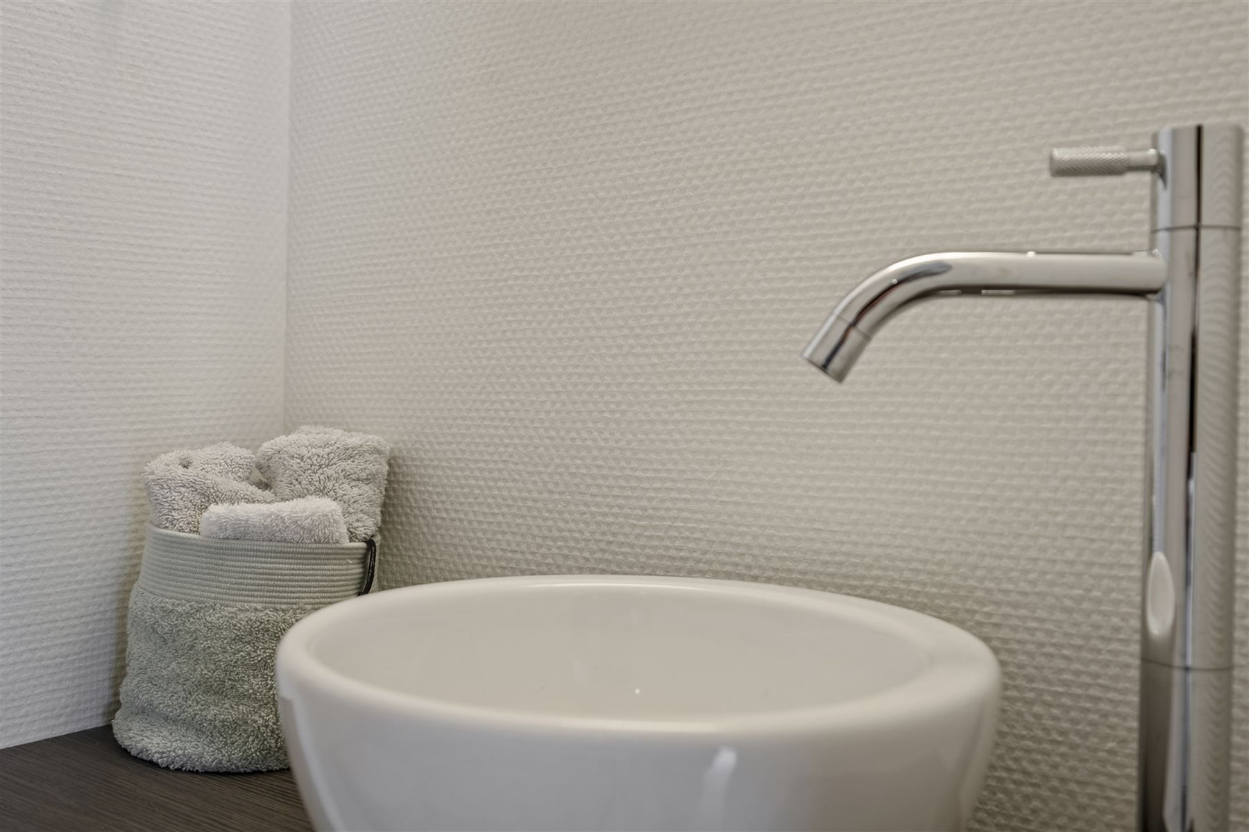 Gerenoveerd ,instapklaar appartement met garage foto 12