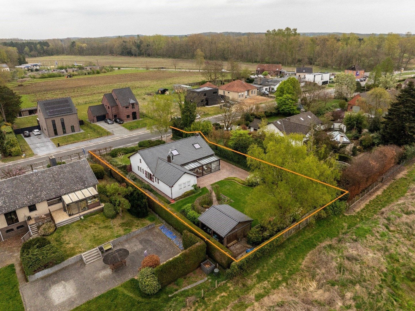 Instapklare woning met 5 slaapkamers op een zonnig perceel van 12a 50ca foto 34