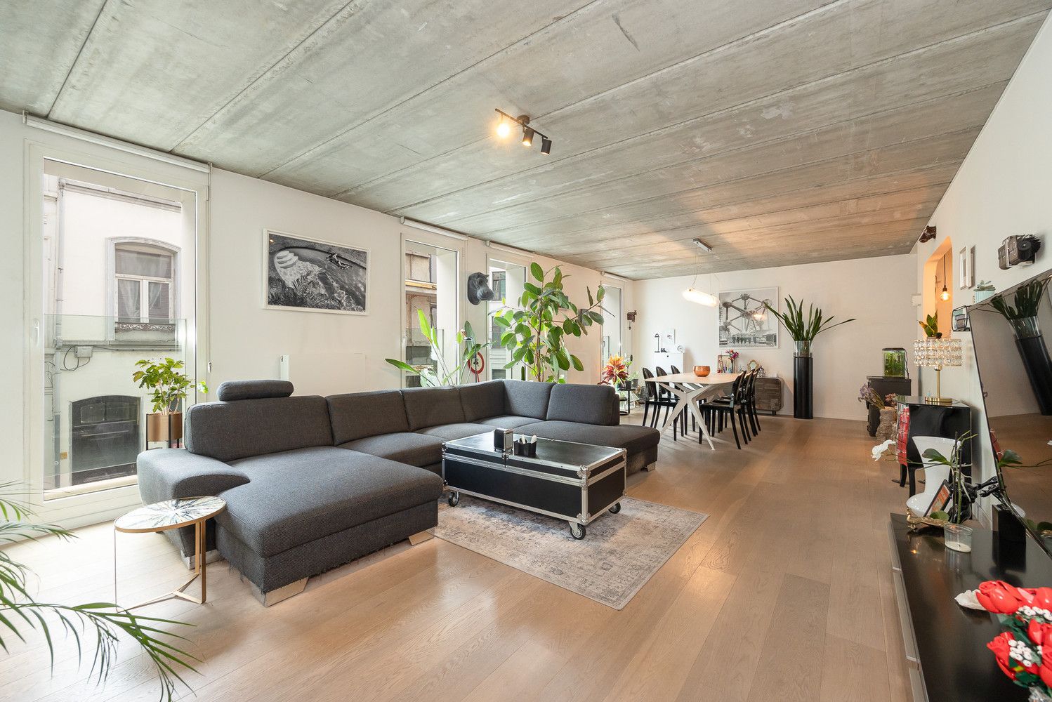 Ruim en energiezuinig (EPC A) 3-slaapkamerappartement van 125m² met leuk terras (10m²) in hartje Antwerpen foto {{pictureIndex}}