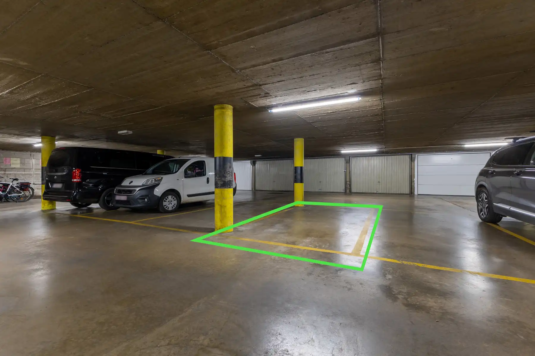 Vernieuwd appartement met 2 slaapkamers en een groot terras foto 21