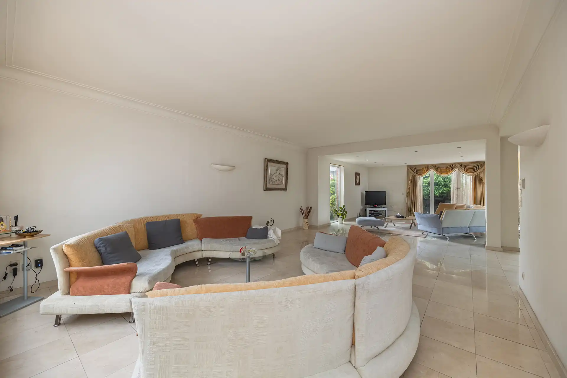 Ruime villa met 4 slpk's en 3 badkamers op toplocatie foto 7