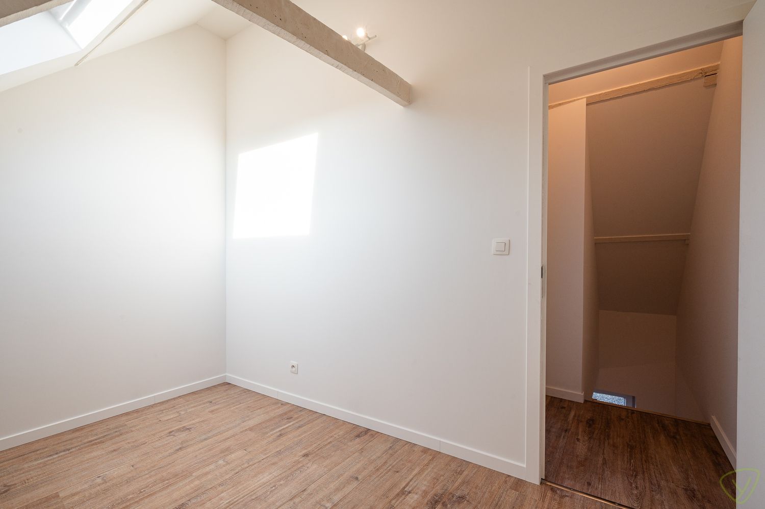 Gerenoveerde arbeiderswoning met drie slaapkamers en garagebox foto 16