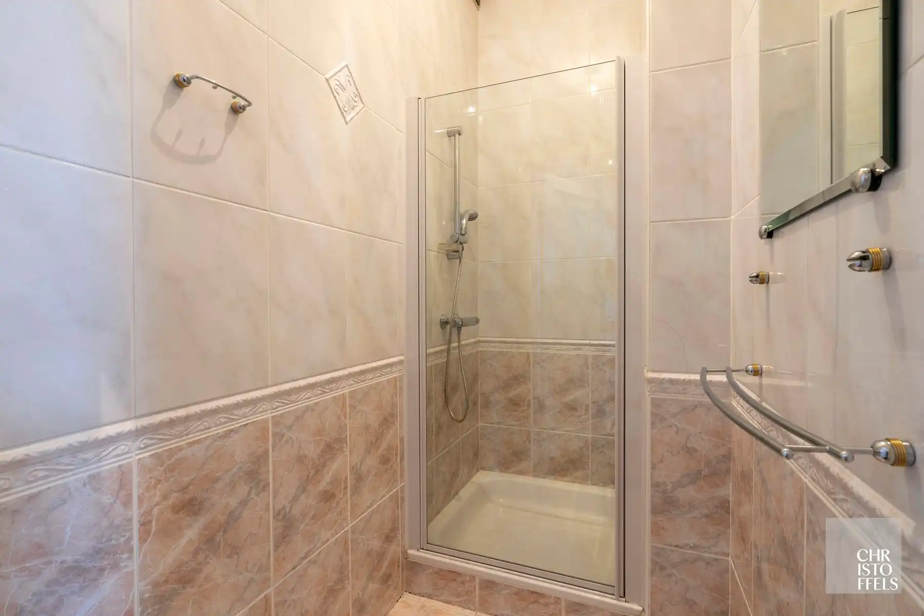 Tijdloze elegante villa met praktijkruimte (422 m²) op perceel van 1.672 m² foto 17