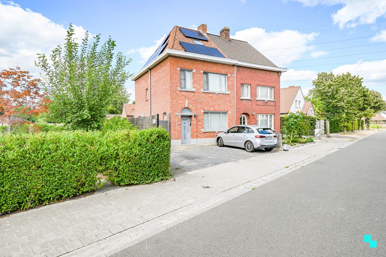 Leuke ééngezinswoning nabij het centrum van Deerlijk foto {{pictureIndex}}