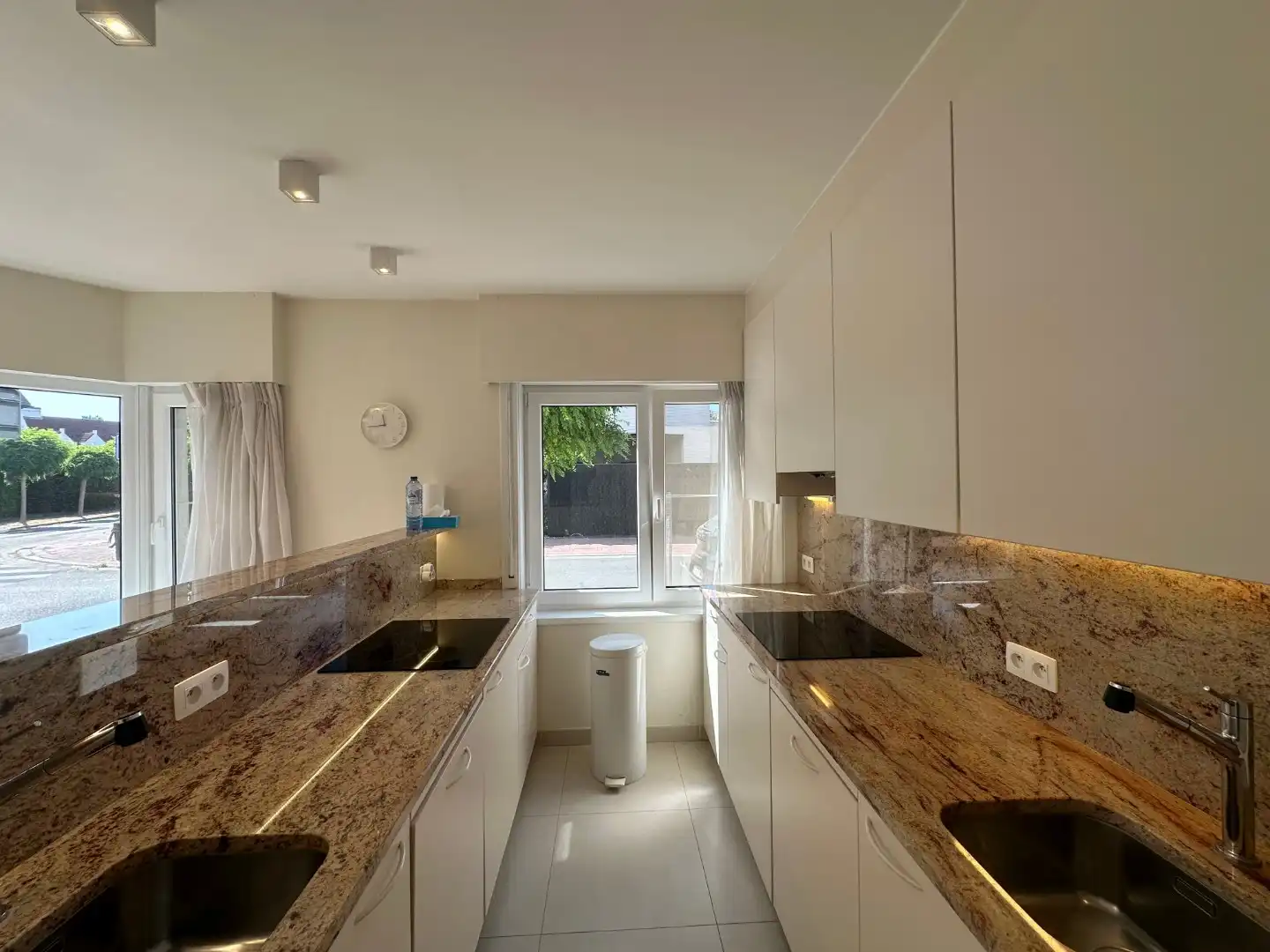 Ruim 3-slaapkamerappartement te huur in het hart van Knokke foto 4