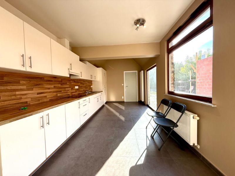 Charmante halfopen gezinswoning 3 kamers, tuin en garage foto 9