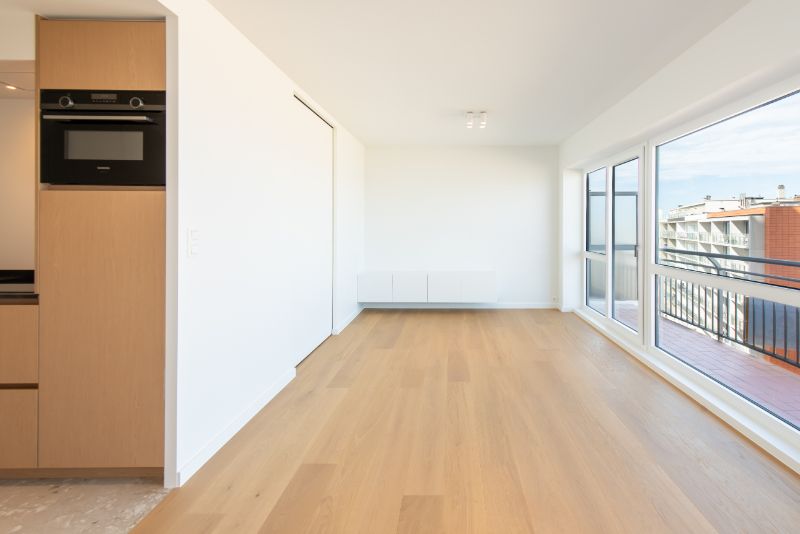 Prachtig gerenoveerd 1-slaapkamer appartement met frontaal zeezicht te koop foto 10