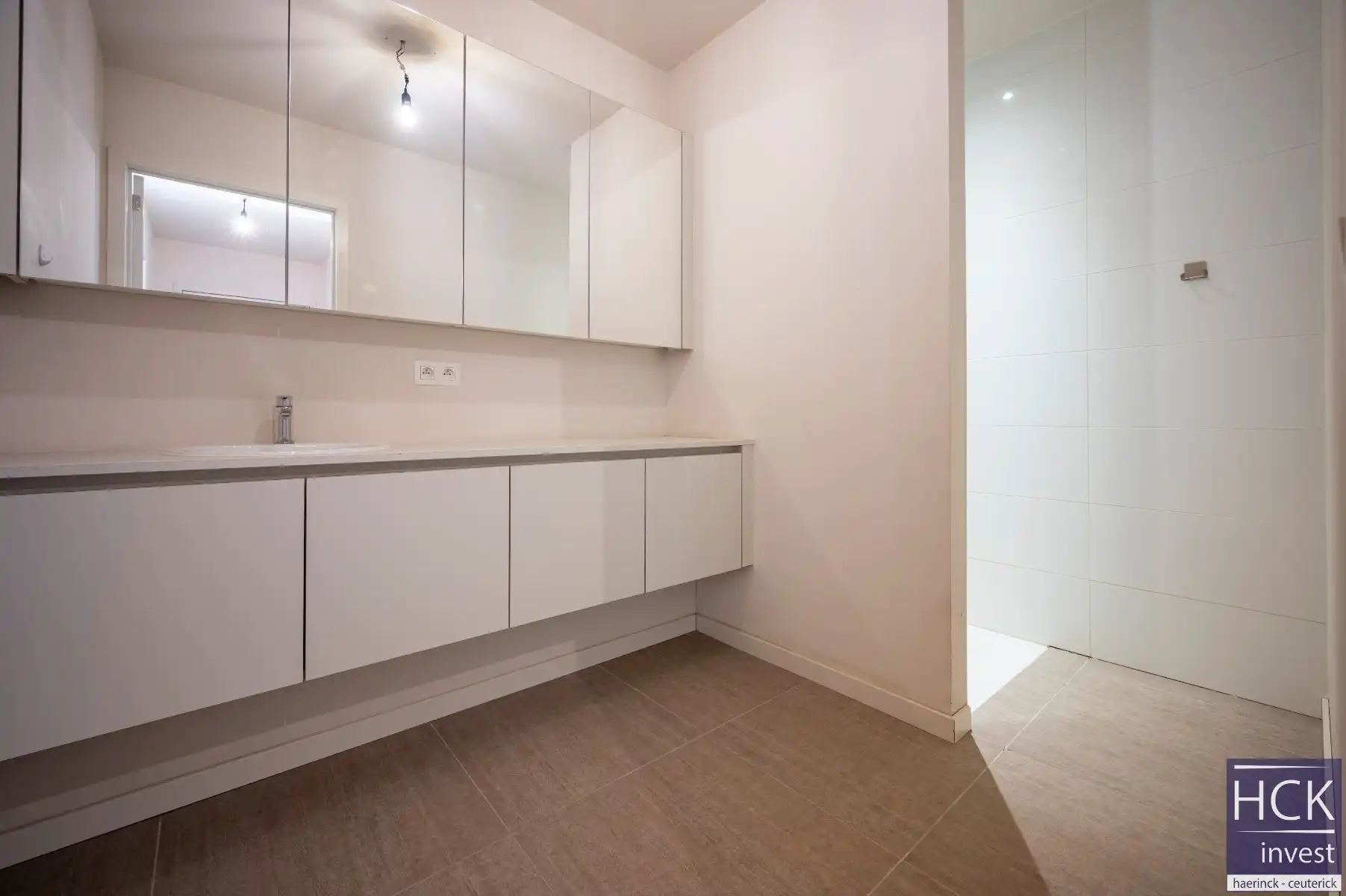 KRUISHOUTEM - Lichtrijk & ruim gelijkvloersapp. + terras op de Marolle foto 12