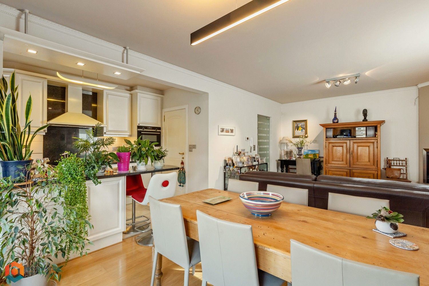 Gelijkvloers appartement met 2 slpkrs, terras en garage in Mijlstraat foto {{pictureIndex}}
