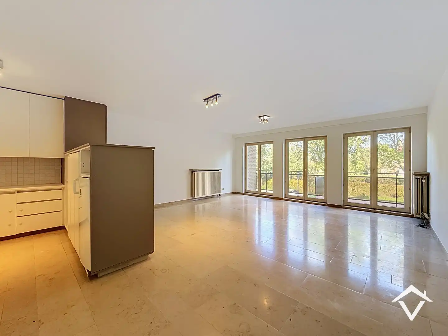 Instapklaar appartement met twee slaapkamers, twee terrassen en garage te Roeselare foto 4