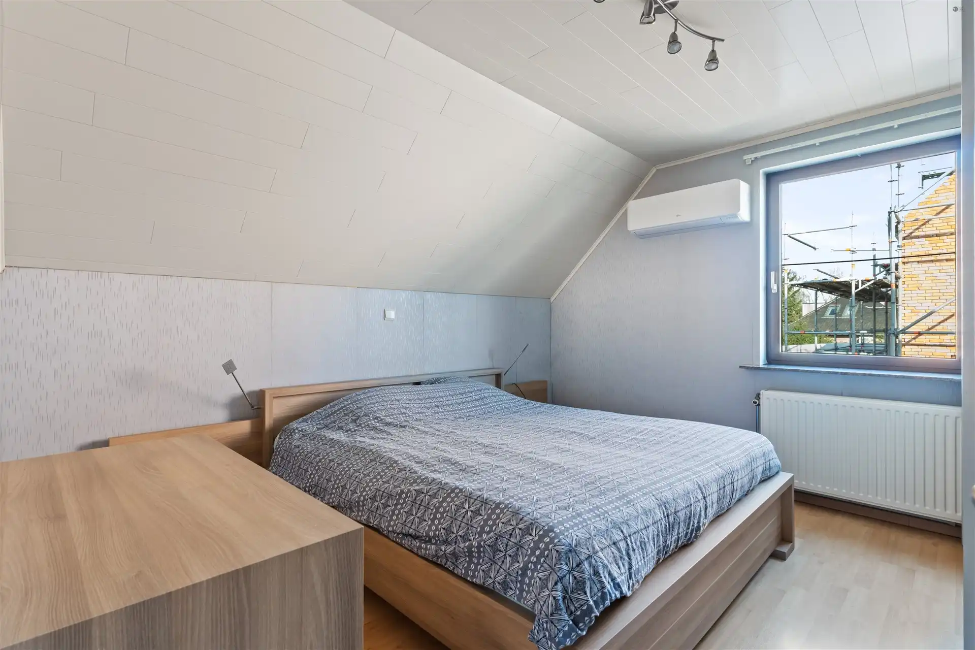 Goed onderhouden HOB met 3 slaapkamers op een ruim perceel foto 12