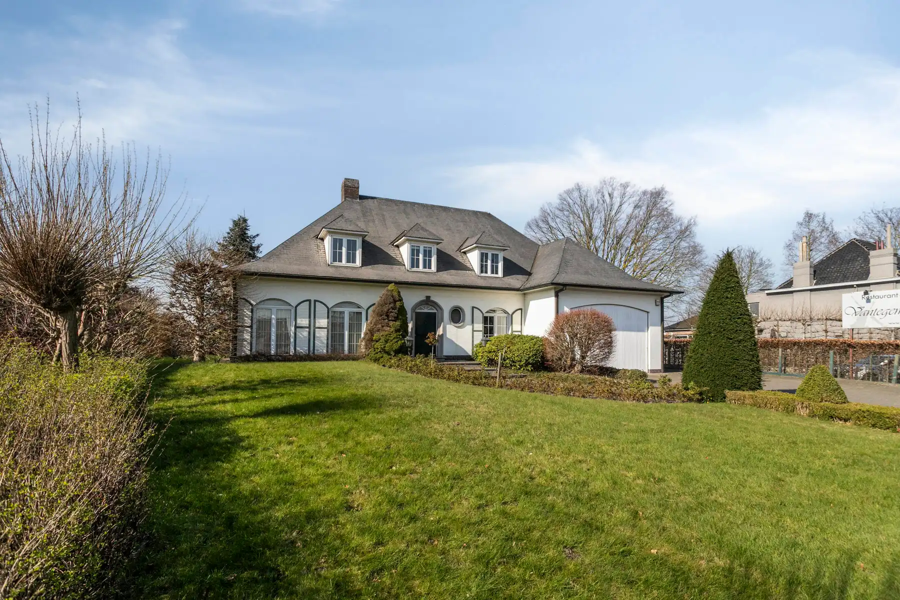 Villa met 4 slaapkamers en prachtig uitzicht op 2399 m² foto 3