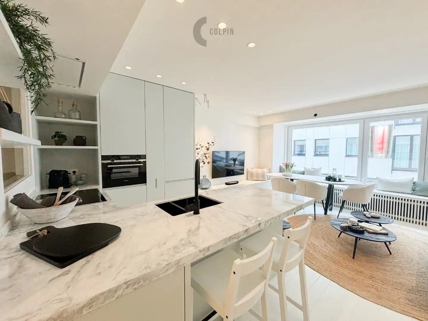 Gerenoveerd 3-slaapkamerappartement met zijdelings zeezicht in Knokke foto {{pictureIndex}}