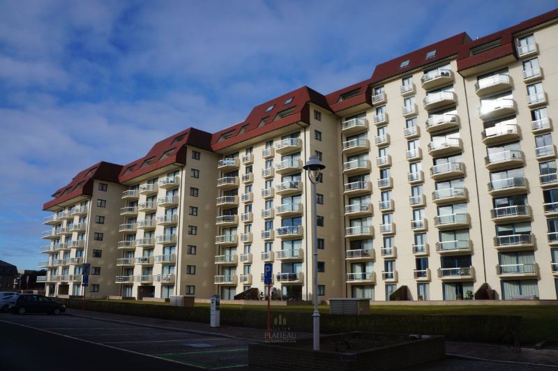 Grote ondergrondse garagebox op niveau -1 van de residentie Zonnewende. foto {{pictureIndex}}