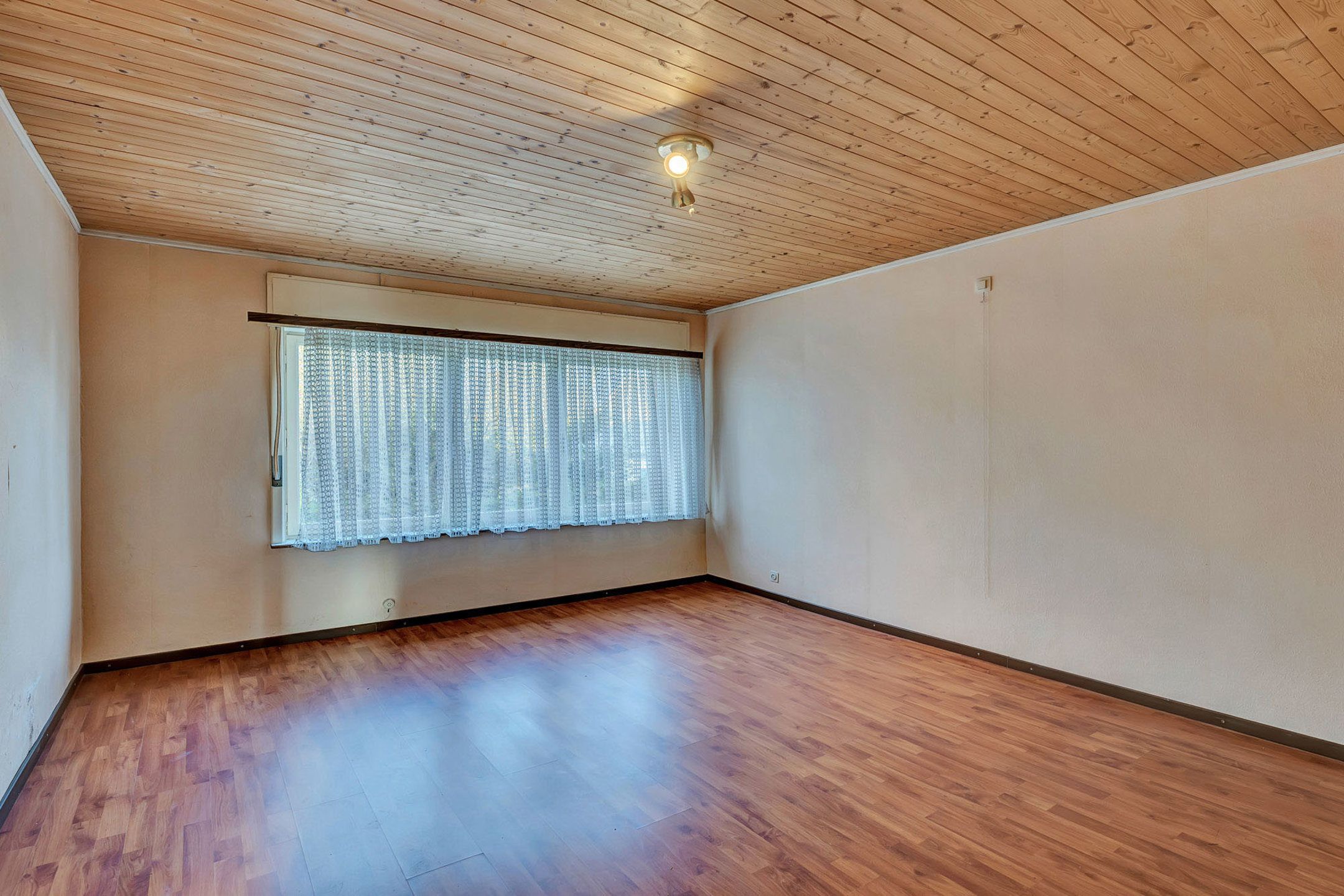 Ruime te renoveren woning op toplocatie foto 16