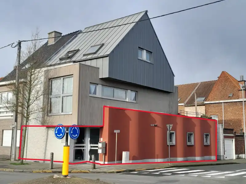 Centraal gelegen, design- kantoorruimte van +/- 100m². ENERGIELABEL B foto 2