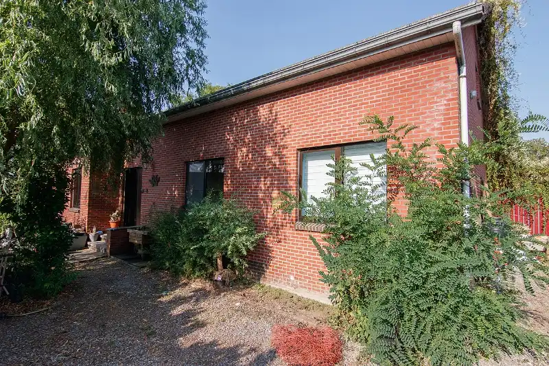Interessant renovatieproject in groene omgeving op een knap perceel van bijna 12 are foto 4