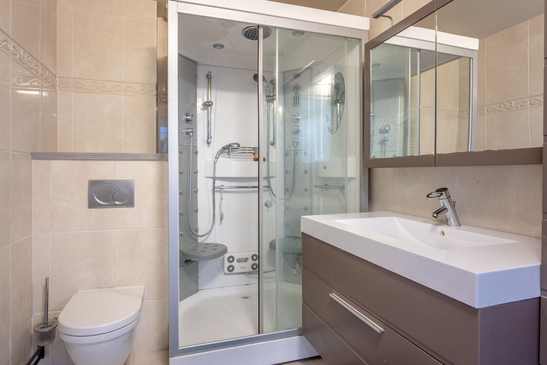 Instapklare woning met 5 slpk, 2 bdk en tuin op een rustige ligging! foto 16