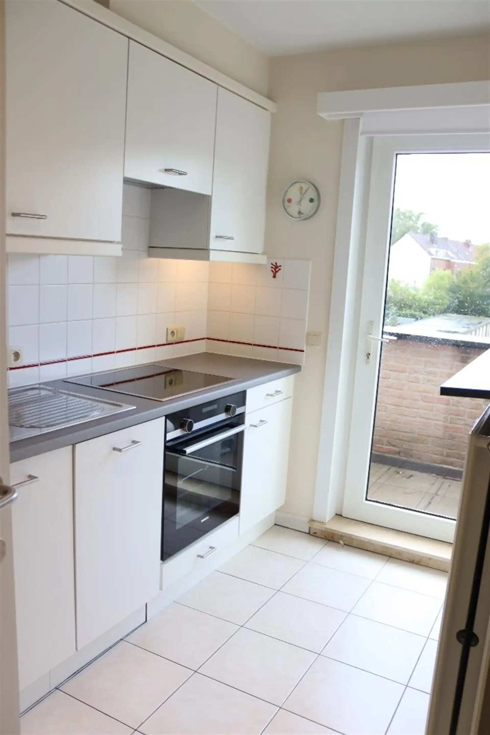 Gunstig gelegen verrassend ruim 2 slaapkamer dakappartement. foto 14