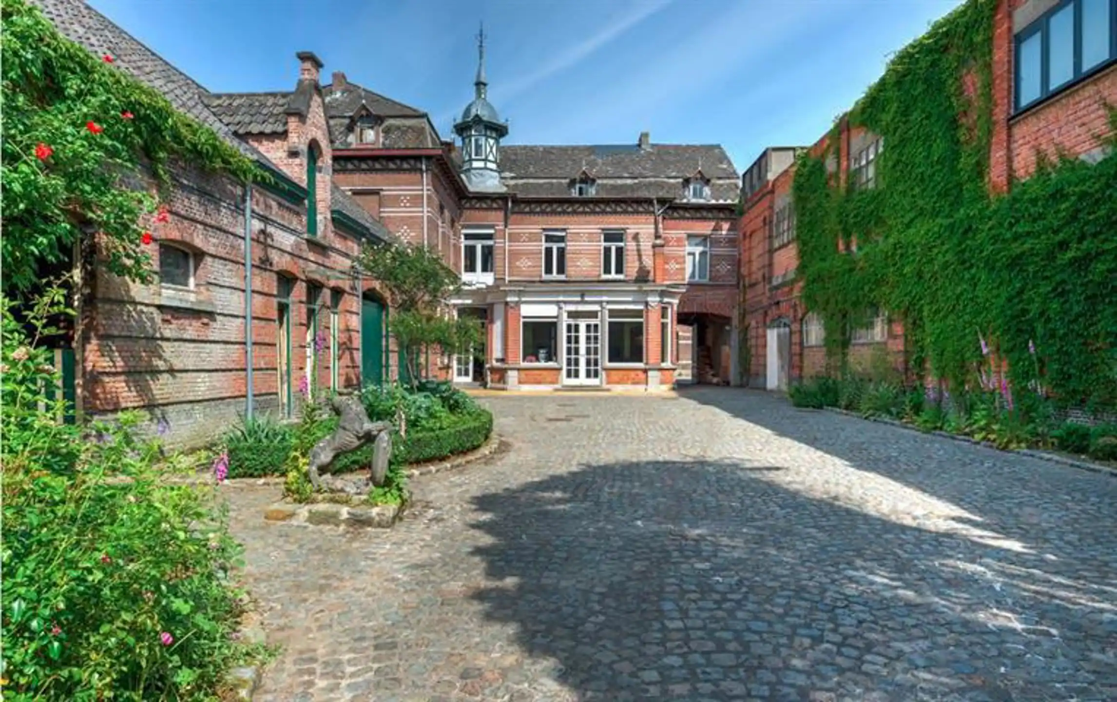 Imposante neoclassicistische herenwoning met 7 slpk., 2 badk. op 59 are 51 ca foto 23