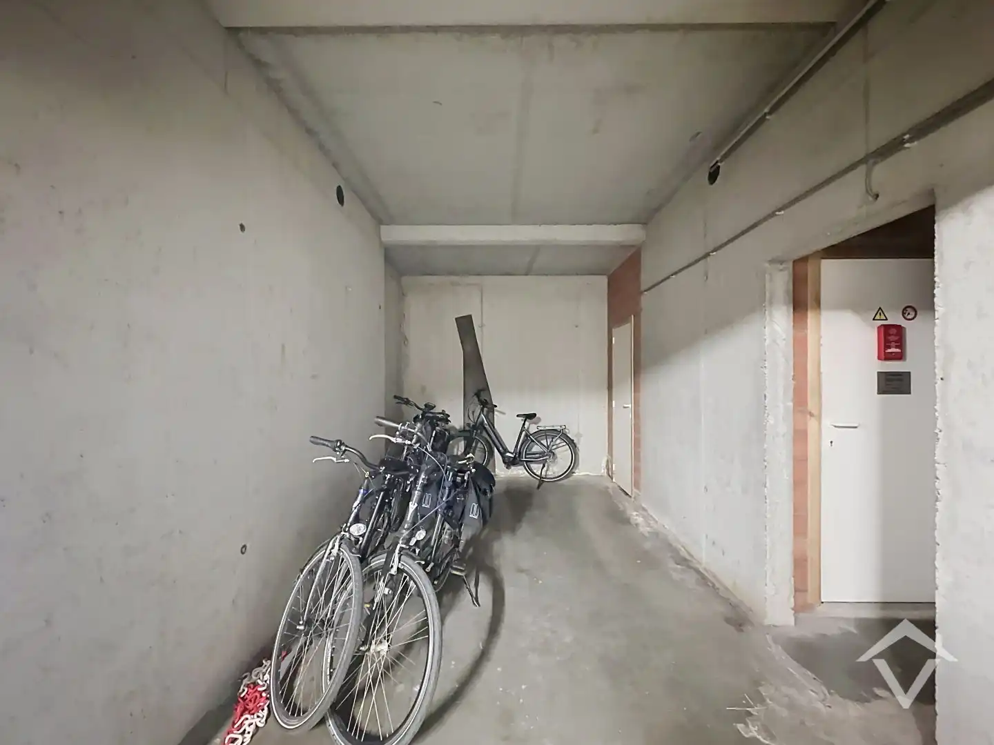 Instapklaar gelijkvloers appartement met twee slaapkamers, terras en ondergrondse parkeerplaats.  foto 20