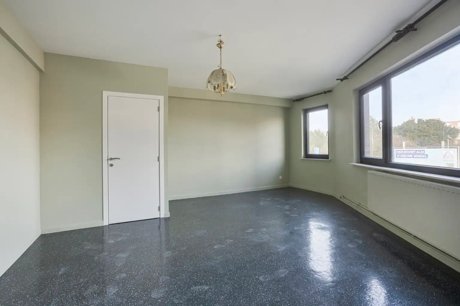 Handelspand te Zellik gelegen op drukke steenweg foto 8