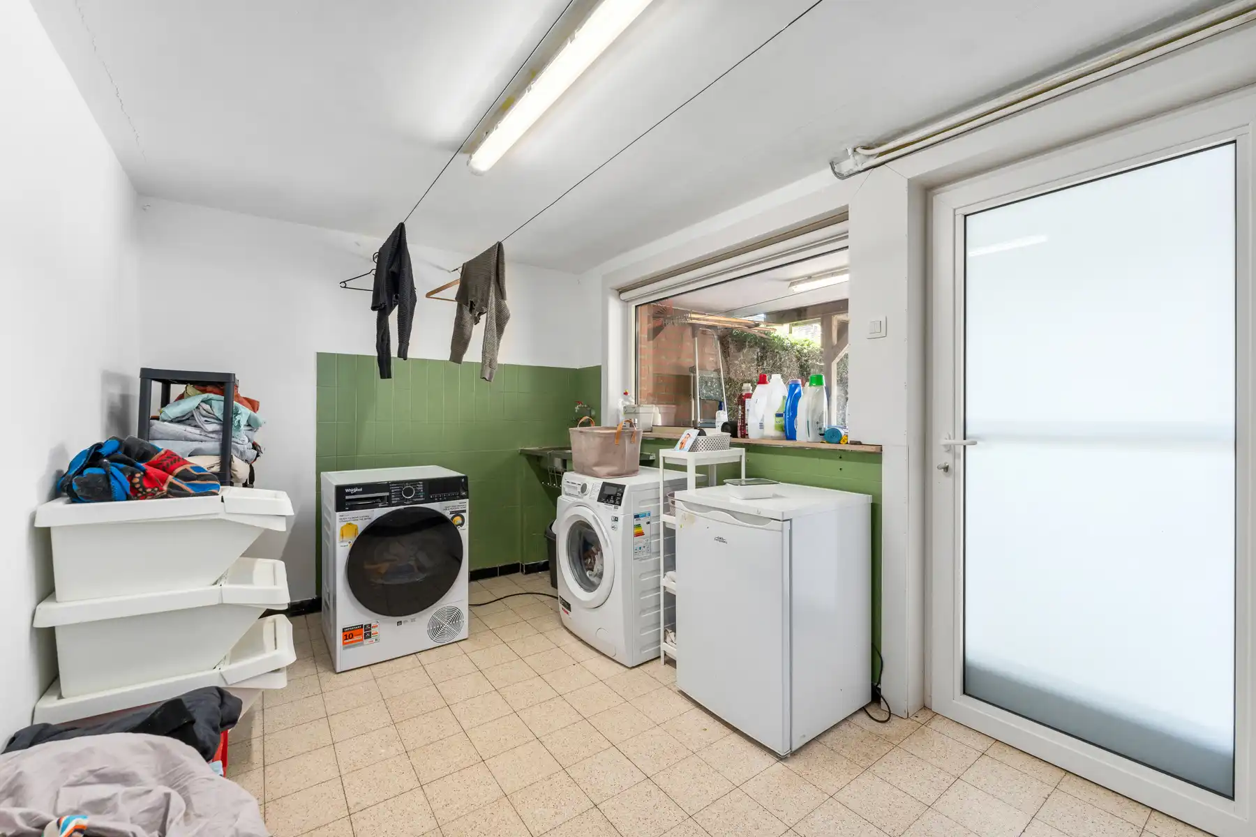 Instapklare woning met garage en tuin foto 16