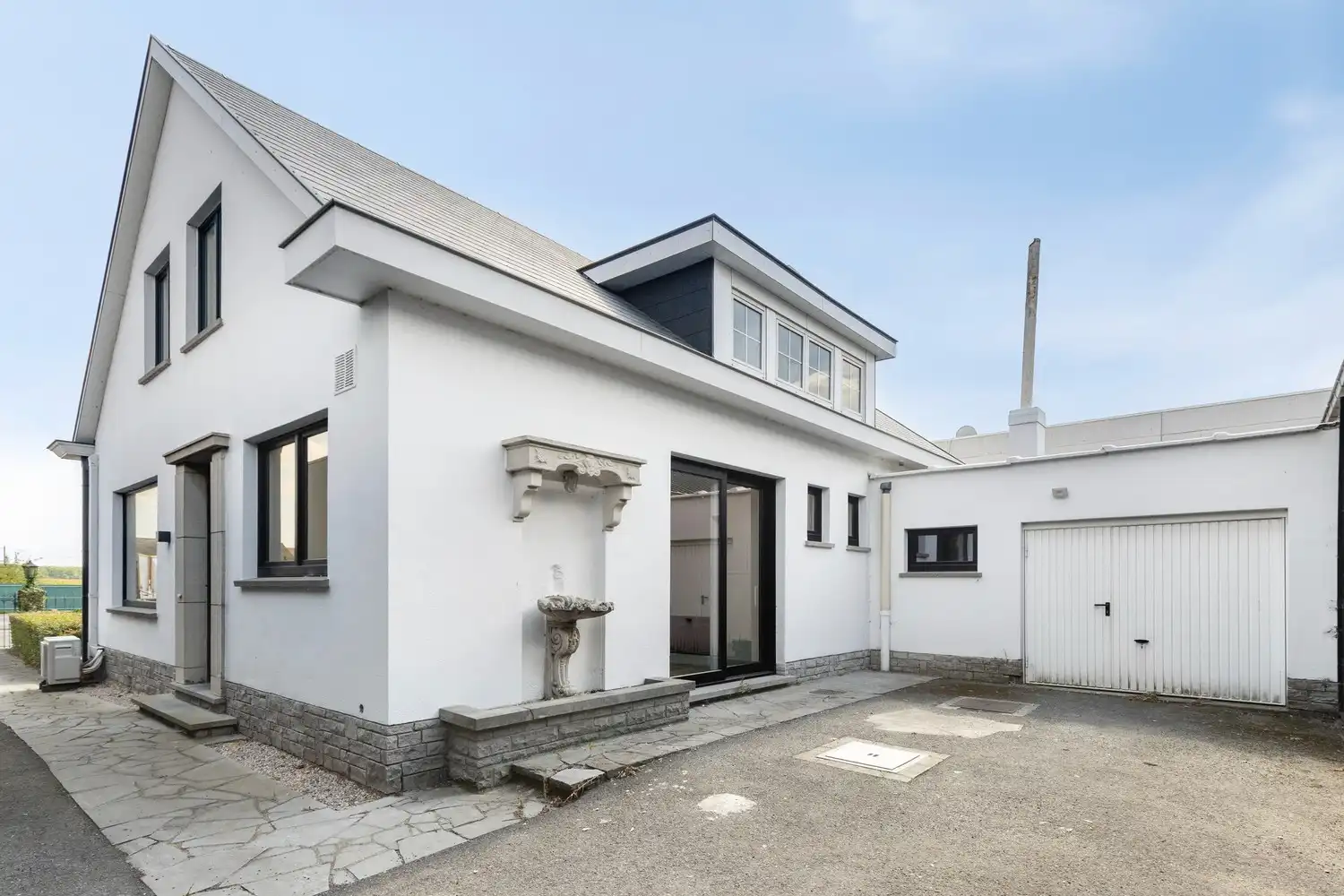 Bedrijfspand met woning en loods. foto 32