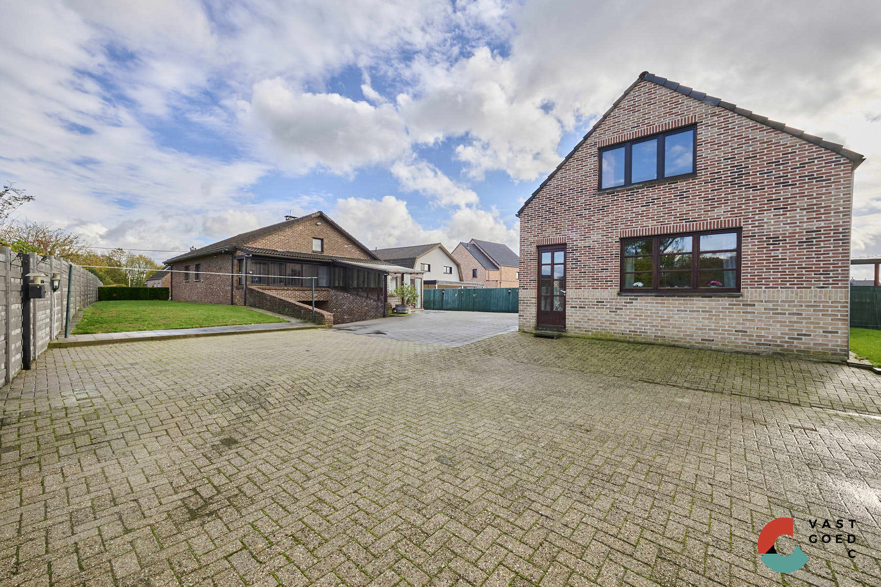 Ruime woning in een rustige gelegen wijk foto 27