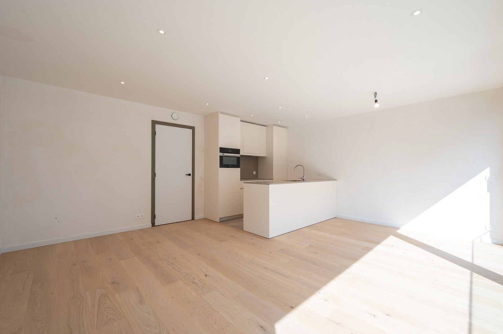 Nieuw appartement met zijdelings zeezicht gelegen in een toonaangevend project.  foto 2