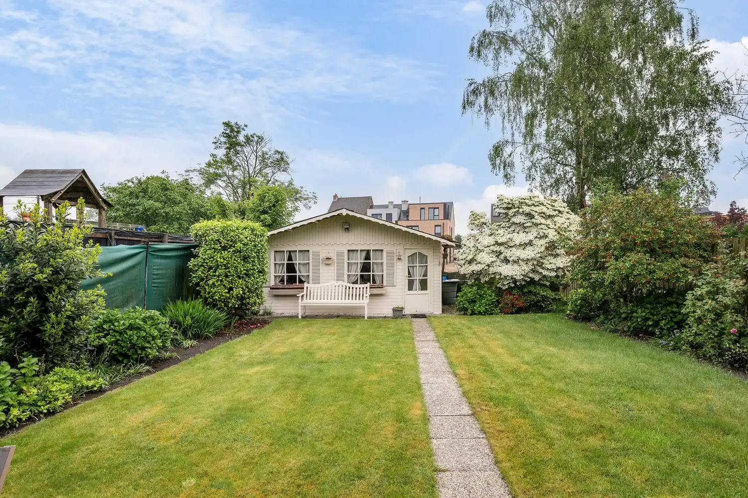 Charmante gezinswoning met 3 slaapkamers, veranda en tuin. foto 24