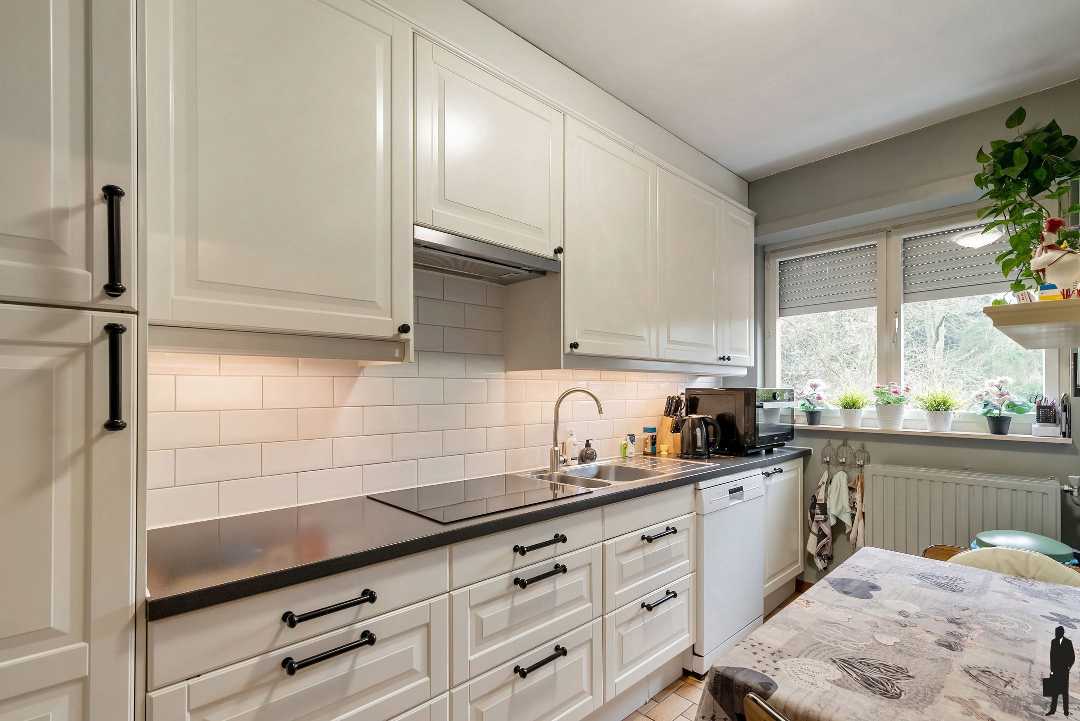 Te renoveren ruime bel-etagewoning op ca. 315 m² met veel potentieel en diepe besloten tuin! foto 8