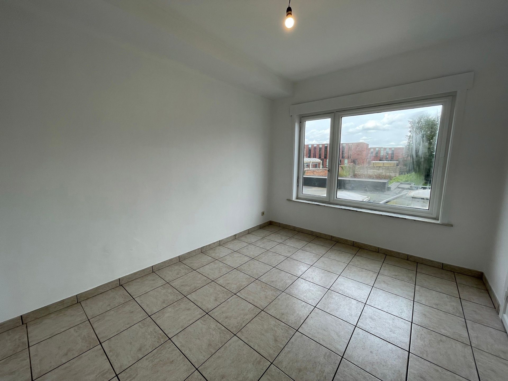 NINOVE - Gerenoveerd appartement vlakbij het centrum. foto 6