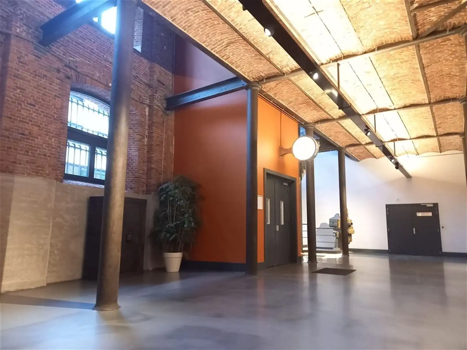 Kantoor te huur in voormalig pakhuis foto 7